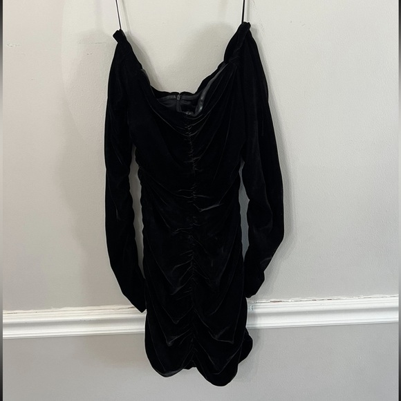 LIKE NEW ZARA BLACK VELVET RUCHED MINI DRESS SIZE: S - Picture 3 of 5